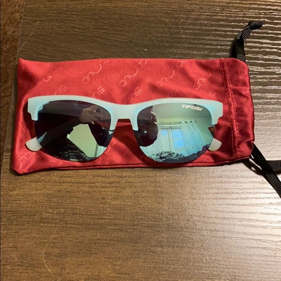 Tifosi Optics Accessories - Worn one time: scratch proof sunglasses